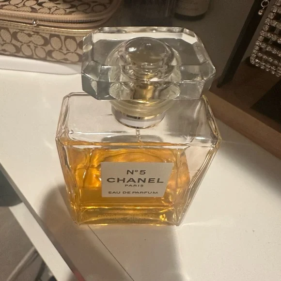 CHANEL No. 5 Eau de Parfum with Gold Hue - Picture 7 of 7